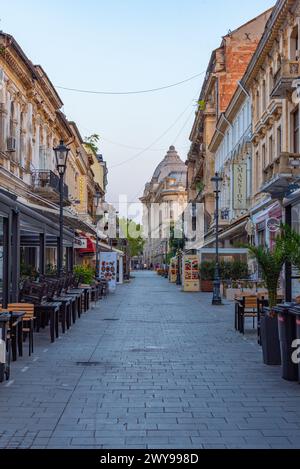 Bucarest, Romania, 21 agosto 2023: Alba nella città vecchia di Bucarest, Romania Foto Stock