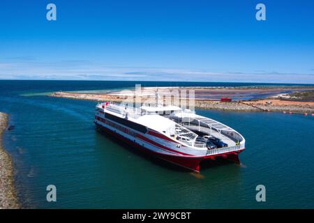 Volo di Wallaroo per l'attracco dei traghetti di Lucky Bay a Lucky Bay nell'Australia meridionale Foto Stock