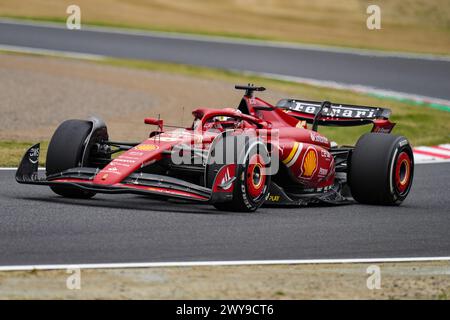 Suzuka, Giappone. 5 aprile 2024. Il pilota di Ferrari Charles Leclerc di Monaco guida la sua vettura durante la sessione di prove del Gran Premio di Formula 1 del Giappone a Suzuka, in Giappone, 5 aprile 2024. Crediti: Zhang Xiaoyu/Xinhua/Alamy Live News Foto Stock