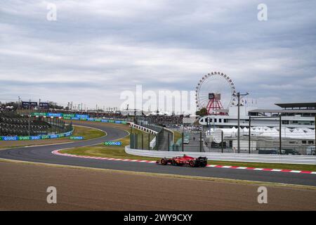 Suzuka, Giappone. 5 aprile 2024. Il pilota spagnolo Carlos Sainz di Ferrari guida la sua vettura durante la sessione di prove del Gran Premio di Formula 1 del Giappone a Suzuka, in Giappone, 5 aprile 2024. Crediti: Zhang Xiaoyu/Xinhua/Alamy Live News Foto Stock