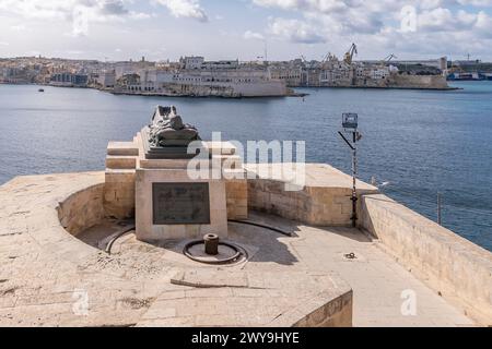 Vista panoramica della baia della Valletta, di Malta e del Grand Harbour dal monumento alla guerra delle campane dell'assedio Foto Stock