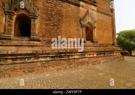 Tempio di Dhammayangyi, Bagan Pagan, sito patrimonio dell'umanità dell'UNESCO, Myanmar, Asia Copyright: MichaelxSzafarczyk 1235-1109 Foto Stock