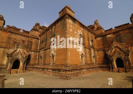 Tempio di Dhammayangyi, Bagan Pagan, sito patrimonio dell'umanità dell'UNESCO, Myanmar, Asia Copyright: MichaelxSzafarczyk 1235-1107 Foto Stock