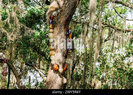 Scultura dell'albero delle collane nel giardino di sculture di New Orleans Foto Stock