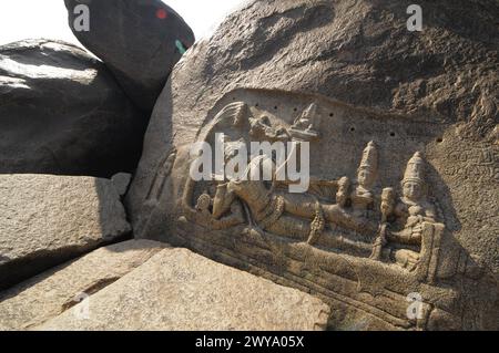 Scultura abbandonata al fiume Tungabhadra, Hampi, Karnataka, India, Asia Copyright: MichaelxSzafarczyk 1235-1508 Foto Stock