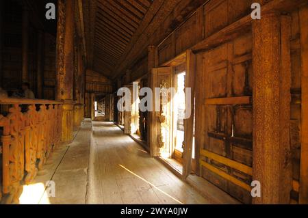 All'interno del Tempio buddista Shwenandaw, Mandalay, Myanmar, Asia Copyright: MichaelxSzafarczyk 1235-1578 Foto Stock