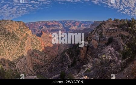 Bright Angel Trail presso il South Rim del Grand Canyon, vista dal Trailview lungo Hermit Road, il Grand Canyon, sito patrimonio dell'umanità dell'UNESCO, Arizona, Foto Stock