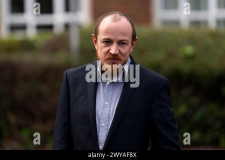 Mike Lynch-White arriva a Isleworth Crown Court a Londra, dove sarà condannato, insieme a Extinction Rebellion e Just Stop Oil, co-fondatore Roger Hallam e Dr Larch Maxey, per aver presumibilmente tentato di chiudere l'aeroporto di Heathrow con piccoli droni giocattolo nel settembre 2019. Data foto: Venerdì 5 aprile 2024. Foto Stock