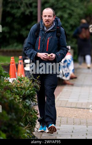 Mike Lynch-White arriva a Isleworth Crown Court a Londra, dove sarà condannato, insieme a Extinction Rebellion e Just Stop Oil, co-fondatore Roger Hallam e Dr Larch Maxey, per aver presumibilmente tentato di chiudere l'aeroporto di Heathrow con piccoli droni giocattolo nel settembre 2019. Data foto: Venerdì 5 aprile 2024. Foto Stock