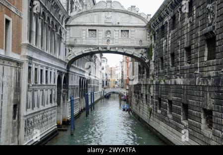 Ponte dei Sospiri, Rio delle Galeazze (noto anche come Rio della Canonica). Venezia. Veneto, Italia. Foto Stock