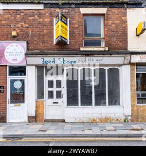 Il Feed Store chiuso e in vendita a Crewe Cheshire Regno Unito Foto Stock