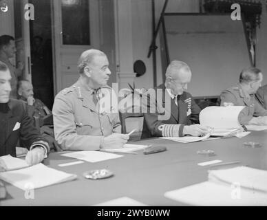 Il 4 dicembre 1943, i capi di Stato maggiore americani e britannici si incontrarono a Mena House, al Cairo, tra cui il generale Sir Hastings Ismay e l'ammiraglio Sir Andrew Cunningham. Foto Stock