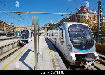 Treni. Commuter Train Station. Euskotren. Easo Square. Donostia. San Sebastian. Paese basco. Spagna. Foto Stock