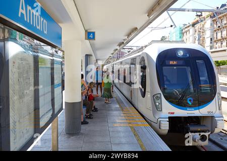 Treni. Commuter Train Station. Euskotren. Easo Square. Donostia. San Sebastian. Paese basco. Spagna. Foto Stock