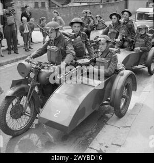 LA GUARDIA DOMESTICA 1939-45 - soldati della guardia interna su combinazioni di sidecar motociclistici equipaggiati con cannoni Lewis durante un'esercitazione nei pressi di Exeter, 10 agosto 1941. , Home Guard Foto Stock