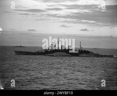 HMS Renown operante durante le operazioni combinate della Marina britannica e della Fleet Air Arm con le forze di sbarco statunitensi in Nord Africa, il 6-9 novembre 1942. Foto Stock