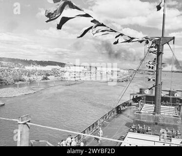 COSTRUZIONE NAVALE NEI CANTIERI KAISER negli Stati Uniti DURANTE LA SECONDA GUERRA MONDIALE - Vista generale della banchina di allestimento, lunga 3500 piedi, presso i cantieri Kaiser Co Inc di Richmond, California. , Foto Stock