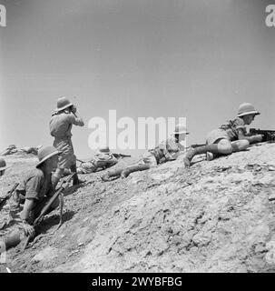 L'ESERCITO BRITANNICO IN MEDIO ORIENTE 1941 - Un gruppo di sparatori fornisce copertura a un gruppo di ingegneri reali che stavano costruendo un ponte temporaneo vicino a Ramadi, una roccaforte dei ribelli iracheni, il 1° giugno 1941. , Foto Stock