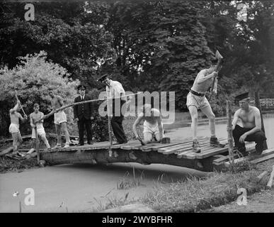 OSPEDALE AUSILIARIO RN, CASTELLO CHOLMONDLEY. 7-14 LUGLIO 1942. - Pazienti che costruiscono un ponte. , Foto Stock