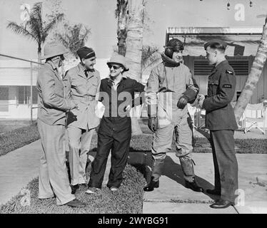 Tra il 1941 e il 1945, i cadetti della RAF si addestrarono negli Stati Uniti al Riddle Aeronautical Institute, esponendo varie uniformi al Carlstrom Field, in Florida. Foto Stock