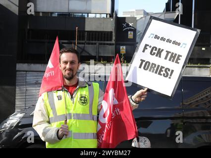 Londra, Regno Unito 5 aprile 2024. La linea di raccolta ASLEF alla stazione di Euston a Londra, mentre i macchinisti in Inghilterra iniziano una serie di tre giorni di "scioperi rotanti", che causeranno ai passeggeri notevoli disagi durante il fine settimana. Credito : Monica Wells/Alamy Live News Foto Stock