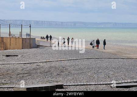 Cayeux Sur Mer, Francia. 5 aprile 2024. © PHOTOPQR/LE COURRIER PICARD/Fred HASLIN ; Cayeux sur Mer ; 05/04/2024 ; 05/04/24 debutto de la saison estivale sur la cote picarde Cayeux sur Mer Photo Fred Haslin Francia, aprile 2024 inizio della stagione turistica sulla costa, in Piccardia crediti: MAXPPP/Alamy Live News Foto Stock