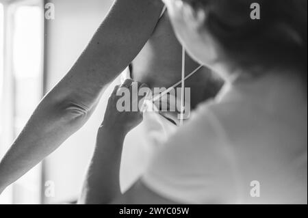 Preparazione per il giorno del matrimonio estivo Foto Stock