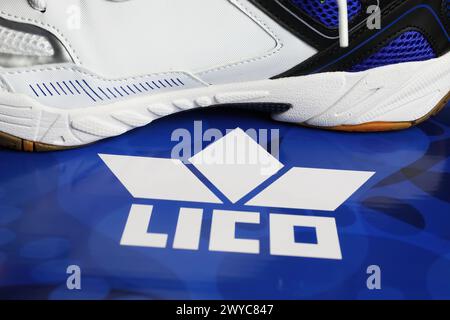 Viersen, Germania - 3 aprile. 2024: Primo piano del logo del marchio di scarpe sportive Lico Foto Stock