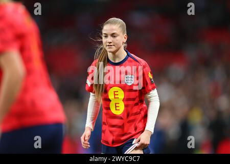 Wembley Stadium, Londra, Regno Unito. 5 aprile 2024. UEFA Women's Euro Qualifying International Football, Inghilterra contro Svezia; Jess Park of England si riscalda prima del calcio d'inizio. Credito: Action Plus Sports/Alamy Live News Foto Stock