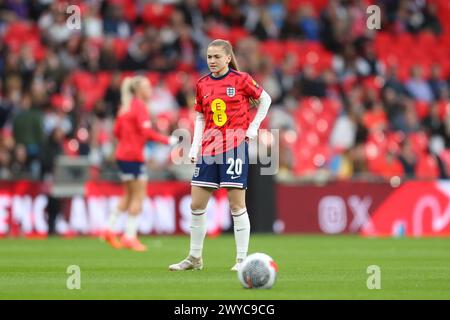 Wembley Stadium, Londra, Regno Unito. 5 aprile 2024. UEFA Women's Euro Qualifying International Football, Inghilterra contro Svezia; Jess Park of England si riscalda prima del calcio d'inizio. Credito: Action Plus Sports/Alamy Live News Foto Stock