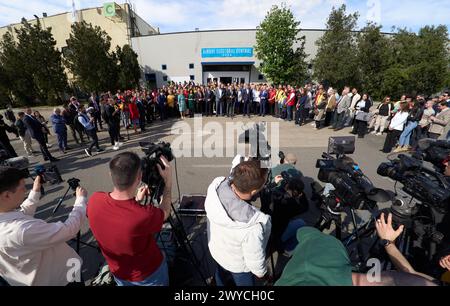 Bucarest, Romania. 5 aprile 2024: Partito socialdemocratico (PSD) - Partito Nazionale Liberale (PNL) i leader dell'Alleanza tengono una conferenza stampa dopo la presentazione dell'elenco dei candidati alle elezioni del Parlamento europeo, presso l'Ufficio elettorale centrale. Crediti: Lucian Alecu/Alamy Live News Foto Stock