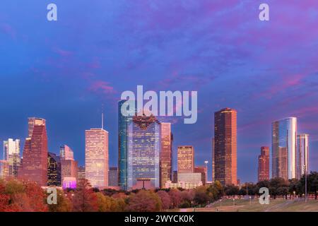 Skyline di Houston al tramonto in Texas, Stati Uniti Foto Stock