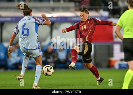 Lovanio, Belgio. 5 aprile 2024. La belga Jassina Blom è stata fotografata in azione durante una partita di calcio tra la nazionale belga femminile, le fiamme rosse e la Spagna, venerdì 5 aprile 2024 a Heverlee, Lovanio, partita 1/6 delle qualifiche dei Campionati europei 2025. BELGA PHOTO DAVID CATRY credito: Belga News Agency/Alamy Live News Foto Stock