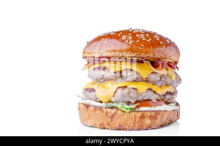 doppio cheeseburger su sfondo bianco 1 Foto Stock