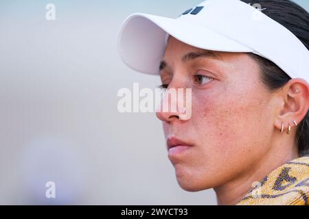 Charleston, Carolina del Sud, Stati Uniti. 5 aprile 2024. (1) JESSICA PEGULA degli Stati Uniti tra i set della serie WTA 500 per il Credit One Charleston Open (Credit Image: © Maxwell Vittorio/ZUMA Press Wire) SOLO PER USO EDITORIALE! Non per USO commerciale! Crediti: ZUMA Press, Inc./Alamy Live News Foto Stock