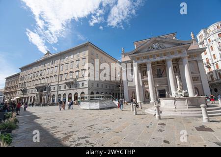 Trieste: Piazza della Borsa e palazzo della camera di commercio. Italia Foto Stock