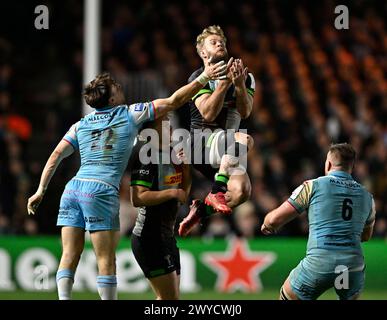 Twickenham, Regno Unito. 5 aprile 2024. Coppa dei campioni europei di rugby. Harlequins V Glasgow Warriors. Twickenham Stoop. Twickenham. Tyrone Green (Harlequins) cattura durante il round di 16 partite della Harlequins V Glasgow Warriors Investec Champions Cup. Crediti: Sport in foto/Alamy Live News Foto Stock