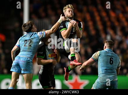 Twickenham, Regno Unito. 5 aprile 2024. Coppa dei campioni europei di rugby. Harlequins V Glasgow Warriors. Twickenham Stoop. Twickenham. Tyrone Green (Harlequins) cattura durante il round di 16 partite della Harlequins V Glasgow Warriors Investec Champions Cup. Crediti: Sport in foto/Alamy Live News Foto Stock