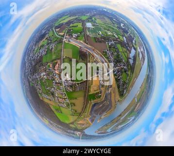 Luftbild, Neue Emschermündung und Fluss Rhein, blaue Brücke Hagelstraße, Emscherdeich mit gebrochenem Damm an der Emschermündung und zerstörte fehlend Foto Stock