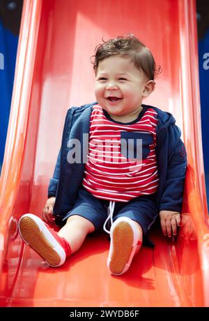 Bambino. Parco giochi. Getaria. Gipuzkoa. Paesi Baschi. Spagna. Foto Stock