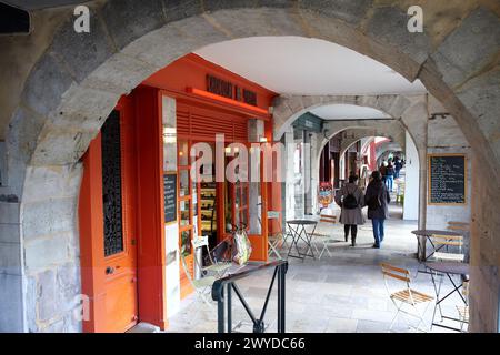 Quai Galuperie, La petit Bayonne, Bayonne, Aquitaine, Pirenei Atlantiques, Francia. Foto Stock