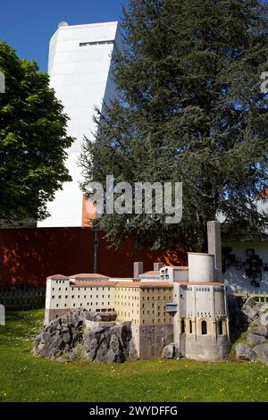 Modello del Santuario di Arantzazu, Eureka! Zientzia Museoa (Museo della Scienza), Kutxaespacio, Miramon, Donostia, San Sebastián, Gipuzkoa, Euskadi, Spagna. Foto Stock