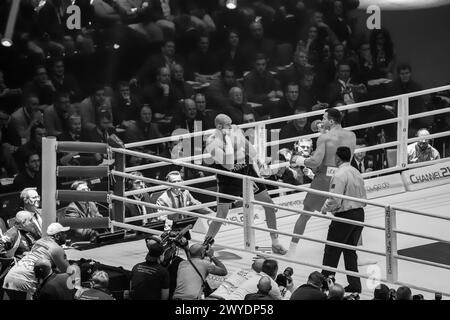 11-28-2015 Dusseldorf , Germania. Tyson Fury e Wladimir Klitschko pugilato a Dusseldorf. Tony Weeks arbitro Foto Stock