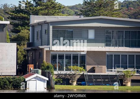 Sabato 6 aprile 2024. Sydney è stata colpita da un diluvio di pioggia nelle ultime 48 ore, con alcune aree, tra cui Penrith, che hanno ricevuto le piogge più pesanti di sempre, a Narrabeen i residenti intorno alla laguna di Narabeen, nella foto, sono stati invitati ad evacuare a causa dell'innalzamento del livello dell'acqua dal lago Narrabeen sulle spiagge settentrionali di Sydney. dove sono caduti oltre 150 mm di pioggia. Ci sono stati oltre 50 avvistamenti di inondazioni lungo i fiumi nel nuovo Galles del Sud e si prevede che la diga di Warragamba fuoriesca. Accreditate le notizie dal vivo di Martin Berry @alamy. Foto Stock