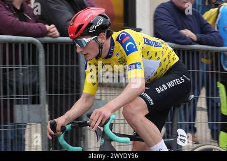 Le Mans, Francia. 5 aprile 2024. Ewen Costiou di Arkéa-B&B Hôtels durante il Région Pays de la Loire Tour 2024, gara ciclistica 4a tappa, Marolles-les-Braults - le Mans (174, 9 km) il 5 aprile 2024 a le Mans, Francia - foto Laurent Lairys/DPPI credito: DPPI Media/Alamy Live News Foto Stock