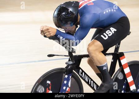 Los Angeles, California, Stati Uniti. 5 aprile 2024. Anders Johnson degli Stati Uniti vince la medaglia d'oro nell'inseguimento maschile. Crediti: Casey B. Gibson/Alamy Live News Foto Stock