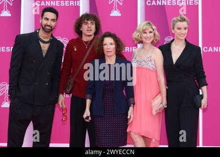 Cannes, Francia. 5 aprile 2024. CANNES, Francia 5. Aprile 2024; Joakim Latzko, Tim Rousseau, Sylvie Flepp, ospite e Agathe de la Boulaye partecipano alla cerimonia di apertura 'tappeto rosa' al 7 ° Festival Internazionale di Canneseries il 5 aprile 2024 a Cannes, Francia., foto e copyright Thierry CARPICO/ATP Images (CARPICO Thierry/ATP/SPP) credito: SPP Sport Press Photo. /Alamy Live News Foto Stock