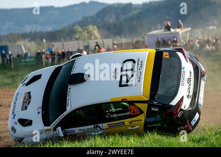 Wolfsberg, Austria. 6 aprile 2024. WOLFSBERG, AUSTRIA - 6 APRILE: Rene Noller della Germania e Marcus Poschner della Germania nella loro Opel corsa Rally4 durante il Lavanttal Rallye del 6 aprile 2024 a Wolfsberg, Austria.240406 SEPA 25 025 - 20240406 PD1496 credito: APA-PictureDesk/Alamy Live News Foto Stock