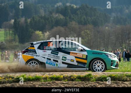 Wolfsberg, Austria. 6 aprile 2024. WOLFSBERG, AUSTRIA - 6 APRILE: Raphael Dirnberger dell'Austria e Christian Gimpl dell'Austria nella loro Opel corsa Rally4 durante il Lavanttal Rallye il 6 aprile 2024 a Wolfsberg, Austria.240406 SEPA 25 031 - 20240406 PD1606 credito: APA-PictureDesk/Alamy Live News Foto Stock