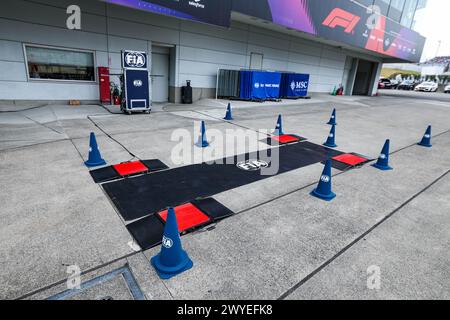 Suzuka, Giappone. 6 aprile 2024. Controllo del peso FIA in pitlane durante il Gran Premio di Formula 1 MSC Cruises Japanese Grand Prix 2024, 4° round del Campionato del mondo di Formula 1 2024 dal 5 al 7 aprile 2024 sul Suzuka International Racing Course, a Suzuka, Giappone Credit: Independent Photo Agency/Alamy Live News Foto Stock